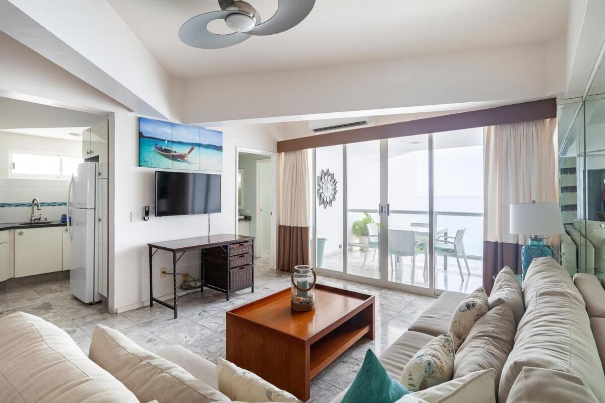 Great Beachfront Condo,11th Floor, Great View! Appartement